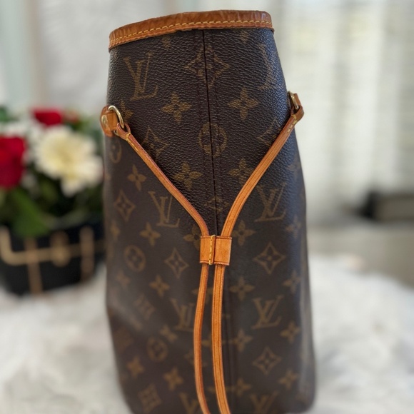 Louis Vuitton Neverfull MM - Picture 3 of 16